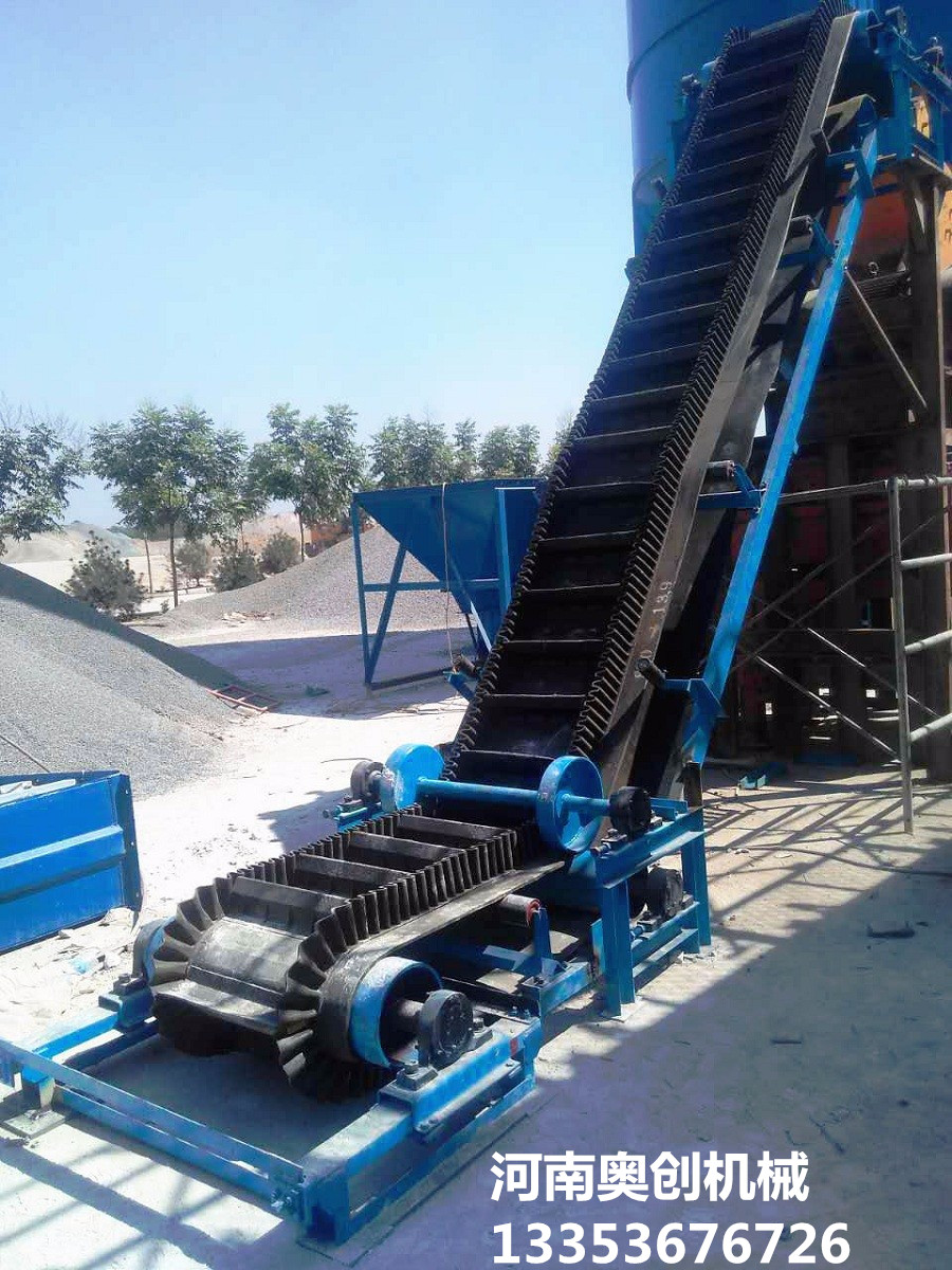 奧創(chuàng)大傾角皮帶輸送機(jī)產(chǎn)品展示 奧創(chuàng)大傾角皮帶輸送機(jī)產(chǎn)品展示