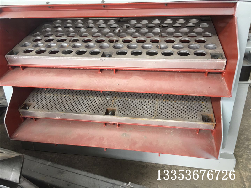 ZSGB礦用重型直線振動篩2 ZSGB礦用重型直線振動篩2