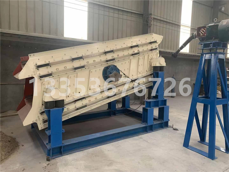 微粉馳張篩時產20方/小時，現貨出售，上層篩網1mm，下層篩網0.2mm，如無需更換篩網的情況下，款到3天內即可發貨！